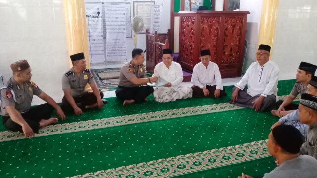 Jumat Keliling, Kapolsek Mempawah Hulu Pererat Silaturahmi dengan Ulama, Wujudkan Polri Humanis dan Dekat dengan Masyarakat